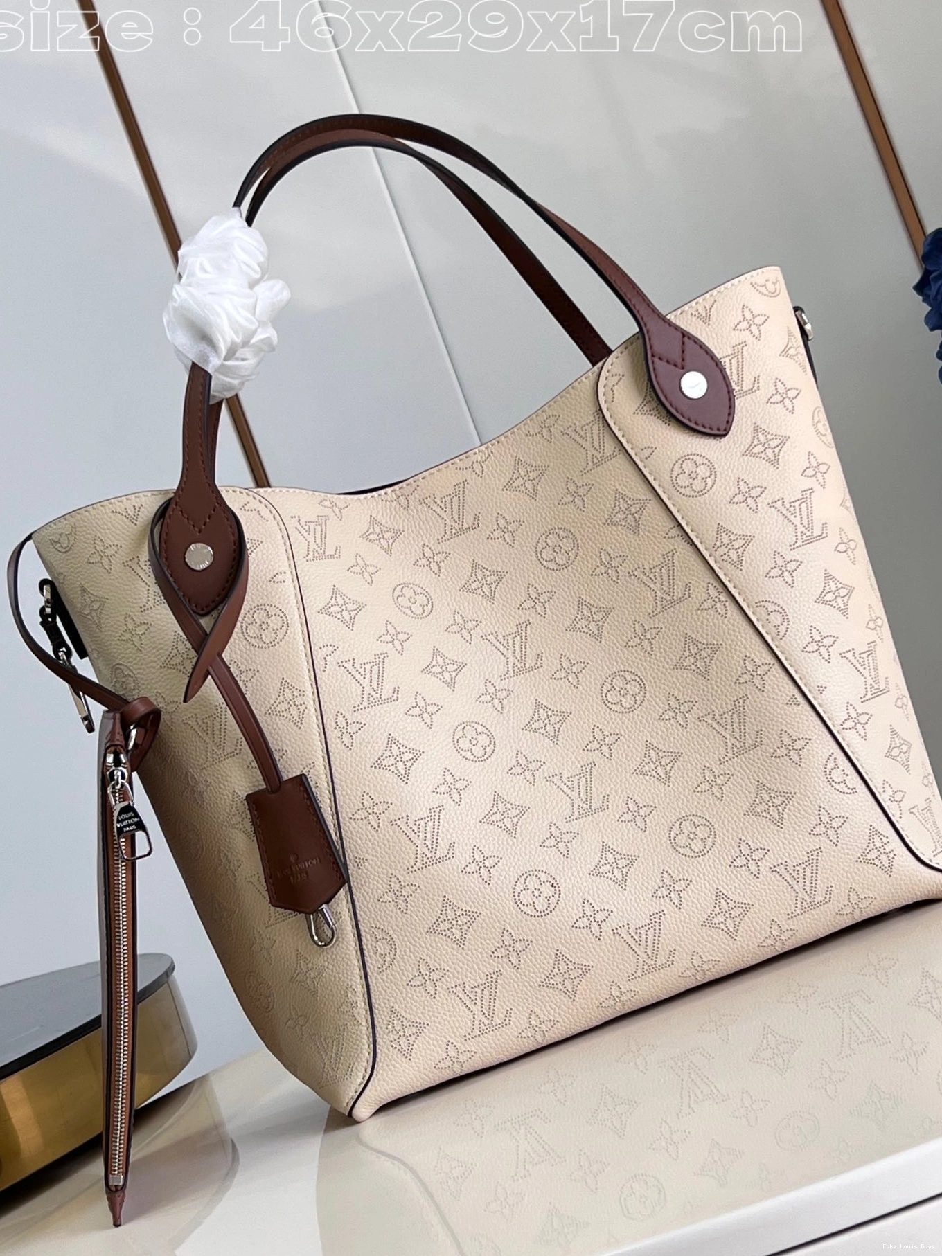 Rep ladies LOUIS 17CM x VUITTON HINA-46 x 29.5 0820